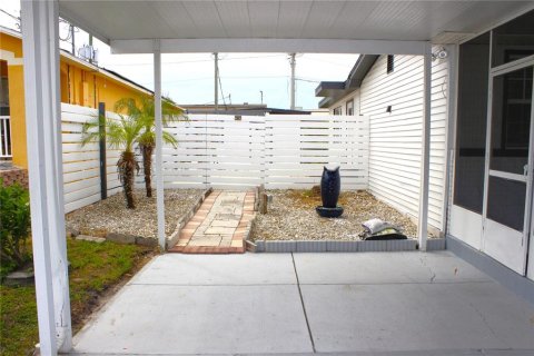 House in Tampa, Florida 3 bedrooms, 156.17 sq.m. № 2396549 - photo 10