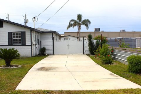 House in Tampa, Florida 3 bedrooms, 156.17 sq.m. № 2396549 - photo 4