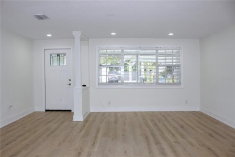 House in Tampa, Florida 3 bedrooms, 156.17 sq.m. № 2396549 - photo 14