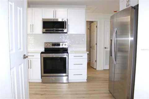 House in Tampa, Florida 3 bedrooms, 156.17 sq.m. № 2396549 - photo 24