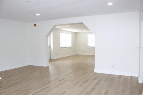 House in Tampa, Florida 3 bedrooms, 156.17 sq.m. № 2396549 - photo 13