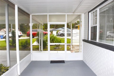House in Tampa, Florida 3 bedrooms, 156.17 sq.m. № 2396549 - photo 12