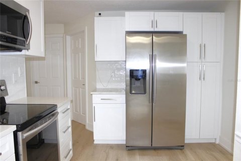 House in Tampa, Florida 3 bedrooms, 156.17 sq.m. № 2396549 - photo 30