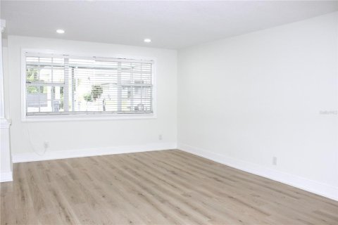 House in Tampa, Florida 3 bedrooms, 156.17 sq.m. № 2396549 - photo 18