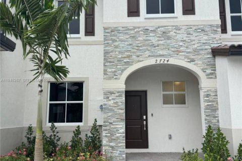 Touwnhouse à louer à Homestead, Floride: 3 chambres № 2004332 - photo 2