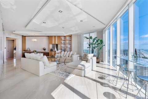 Condo in Hollywood, Florida, 5 bedrooms  № 2244787 - photo 13