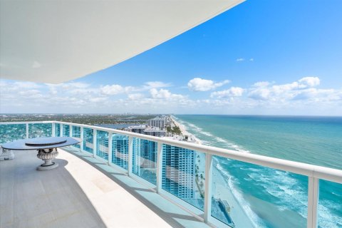 Condo in Hollywood, Florida, 5 bedrooms  № 2244787 - photo 2
