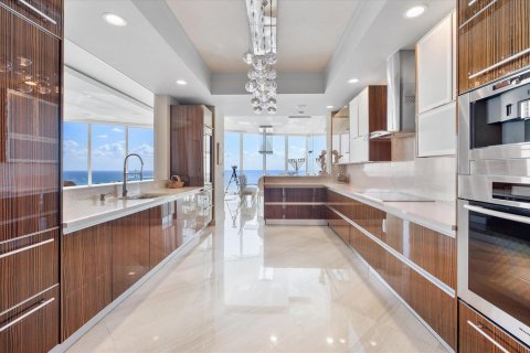 Condo in Hollywood, Florida, 5 bedrooms  № 2244787 - photo 19