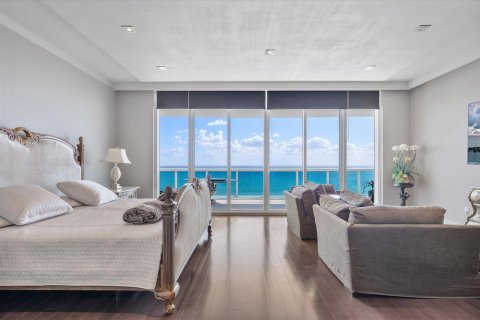 Condo in Hollywood, Florida, 5 bedrooms  № 2244787 - photo 27