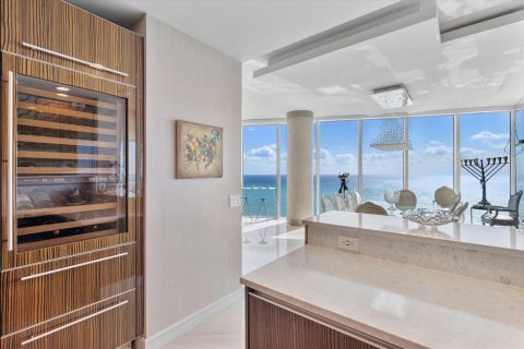 Condo in Hollywood, Florida, 5 bedrooms  № 2244787 - photo 23
