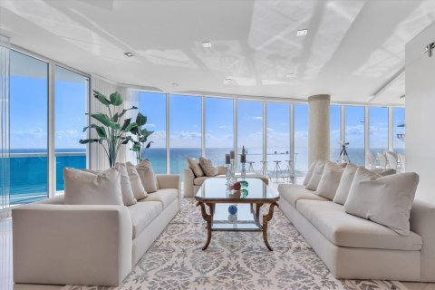 Condo in Hollywood, Florida, 5 bedrooms  № 2244787 - photo 8