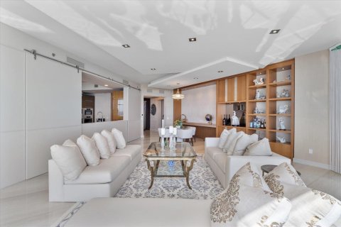 Condo in Hollywood, Florida, 5 bedrooms  № 2244787 - photo 24