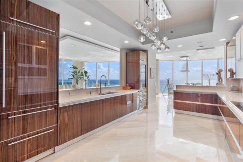 Condo in Hollywood, Florida, 5 bedrooms  № 2244787 - photo 18