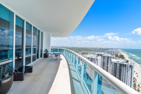 Condo in Hollywood, Florida, 5 bedrooms  № 2244787 - photo 3