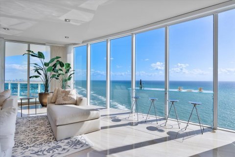 Condo in Hollywood, Florida, 5 bedrooms  № 2244787 - photo 9
