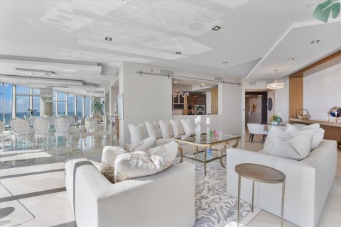 Condo in Hollywood, Florida, 5 bedrooms  № 2244787 - photo 15