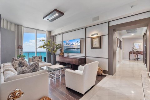 Condo in Hollywood, Florida, 5 bedrooms  № 2244787 - photo 25