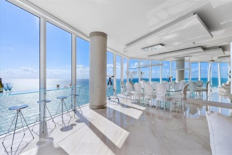 Condo in Hollywood, Florida, 5 bedrooms  № 2244787 - photo 11