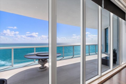 Condo in Hollywood, Florida, 5 bedrooms  № 2244787 - photo 30