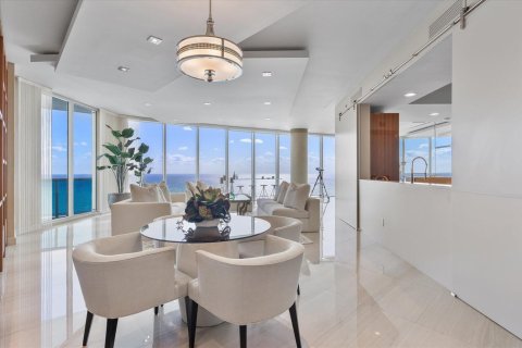 Condo in Hollywood, Florida, 5 bedrooms  № 2244787 - photo 12