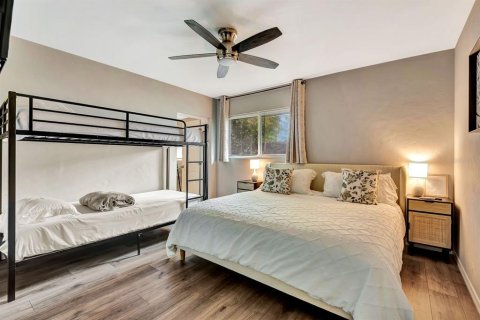 House in Sarasota, Florida 3 bedrooms, 141.21 sq.m. № 2101274 - photo 25