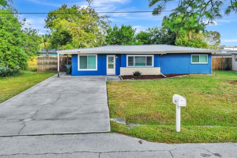 House in Sarasota, Florida 3 bedrooms, 141.21 sq.m. № 2101274 - photo 2