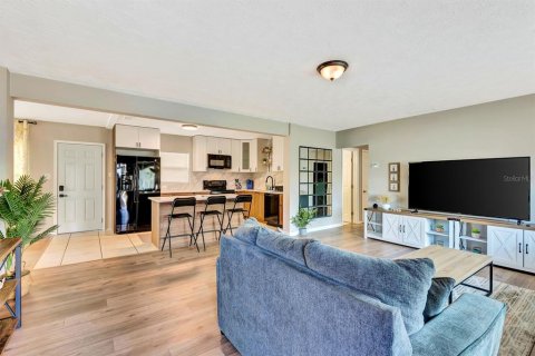 House in Sarasota, Florida 3 bedrooms, 141.21 sq.m. № 2101274 - photo 6