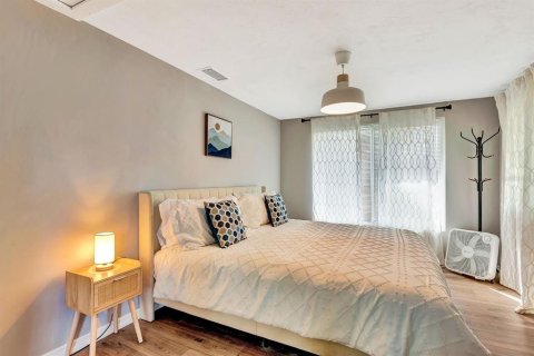 House in Sarasota, Florida 3 bedrooms, 141.21 sq.m. № 2101274 - photo 21
