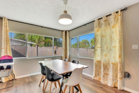 House in Sarasota, Florida 3 bedrooms, 141.21 sq.m. № 2101274 - photo 15