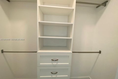 Condo in Miami, Florida, 3 bedrooms  № 2040871 - photo 26