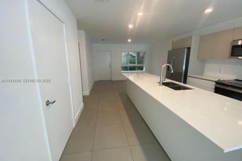 Condo in Miami, Florida, 3 bedrooms  № 2040871 - photo 10