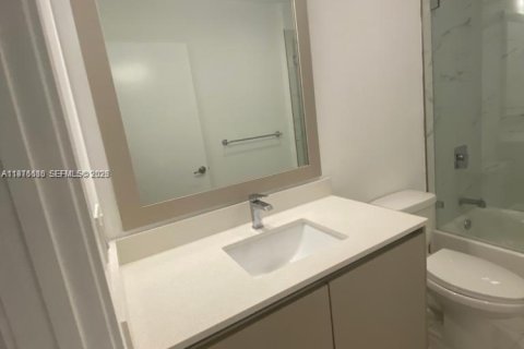 Condo in Miami, Florida, 3 bedrooms  № 2040871 - photo 20