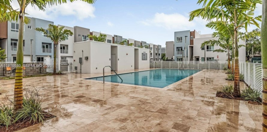 Condo in Miami, Florida, 3 bedrooms  № 2040871