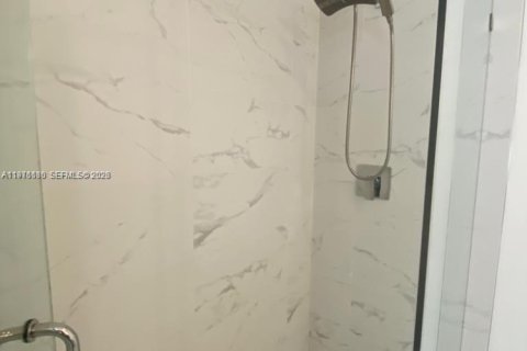 Condo in Miami, Florida, 3 bedrooms  № 2040871 - photo 27