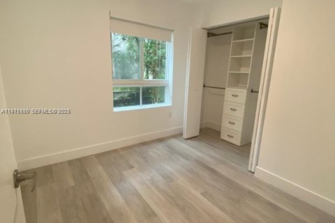 Condo in Miami, Florida, 3 bedrooms  № 2040871 - photo 24