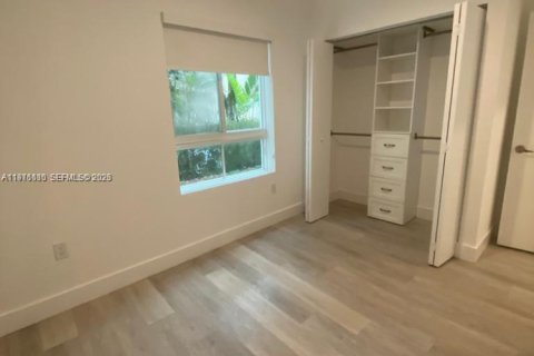 Condo in Miami, Florida, 3 bedrooms  № 2040871 - photo 19