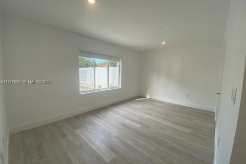 Condo in Miami, Florida, 3 bedrooms  № 2040871 - photo 16