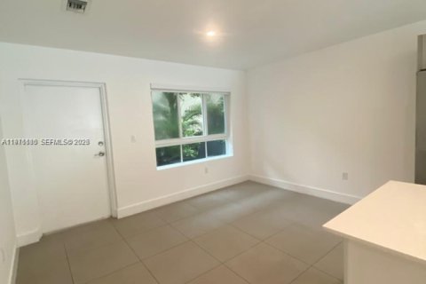 Condo in Miami, Florida, 3 bedrooms  № 2040871 - photo 12