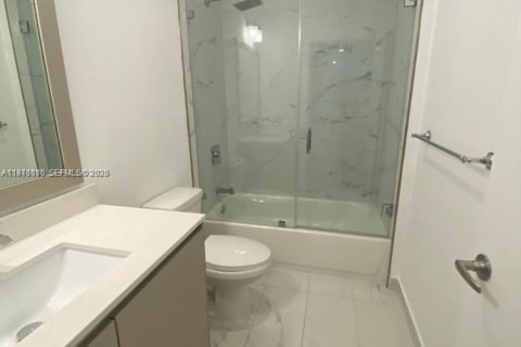 Condo in Miami, Florida, 3 bedrooms  № 2040871 - photo 21