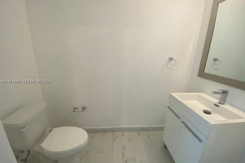 Condo in Miami, Florida, 3 bedrooms  № 2040871 - photo 13
