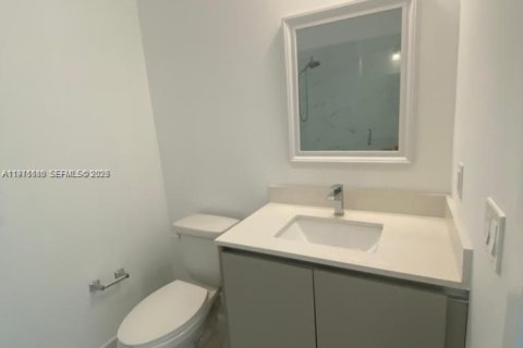Condo in Miami, Florida, 3 bedrooms  № 2040871 - photo 17