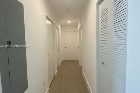 Condo in Miami, Florida, 3 bedrooms  № 2040871 - photo 14