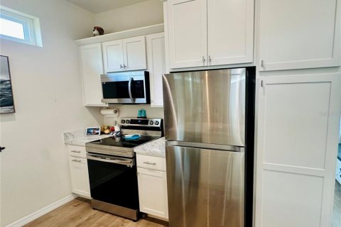 House in Oxford, Florida 1 bedroom, 66.89 sq.m. № 1736371 - photo 11