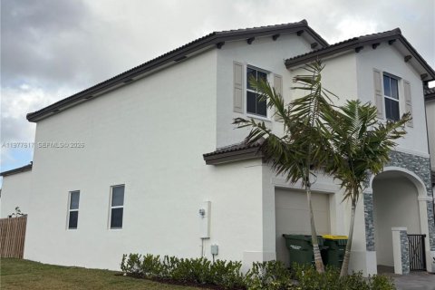 Townhouse in Homestead, Florida 3 bedrooms, 169.73 sq.m. № 2042112 - photo 2