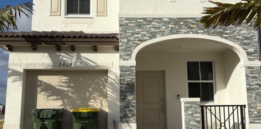 Townhouse in Homestead, Florida 3 bedrooms, 169.73 sq.m. № 2042112