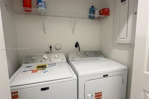 Townhouse in Homestead, Florida 3 bedrooms, 169.73 sq.m. № 2042112 - photo 11