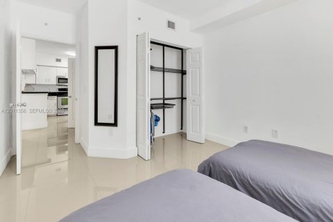Condo in Sunny Isles Beach, Florida, 2 bedrooms  № 2075177 - photo 20