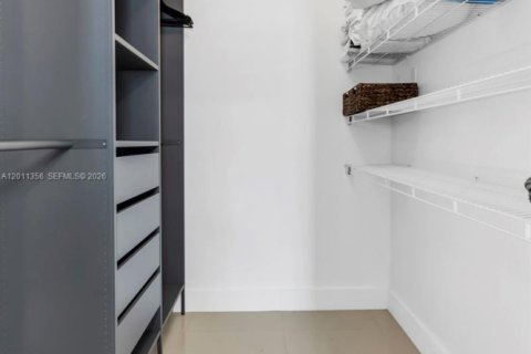 Condo in Sunny Isles Beach, Florida, 2 bedrooms  № 2075177 - photo 15