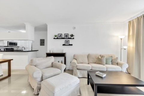 Condo in Sunny Isles Beach, Florida, 2 bedrooms  № 2075177 - photo 5