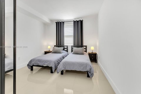 Condo in Sunny Isles Beach, Florida, 2 bedrooms  № 2075177 - photo 19